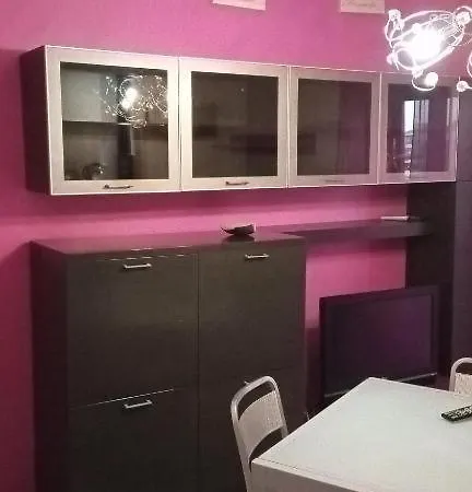 Lägenhet House & Accanto Alla Stazione *